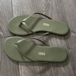 Tkees flip flops